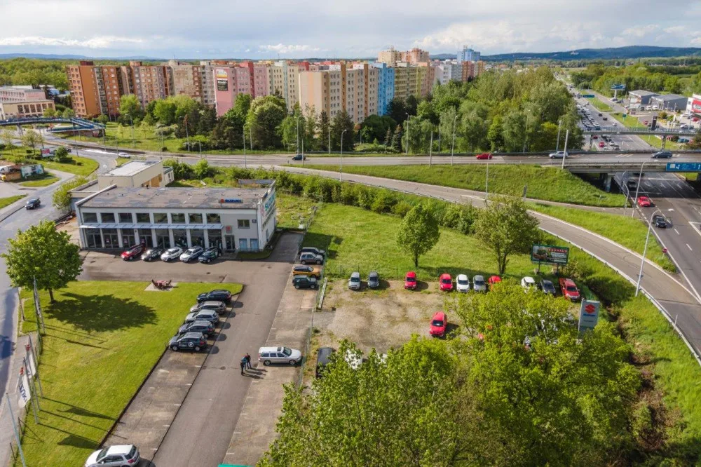 Budějcký Autostart slaví 30 let. Suzuki se pro řadu našich klientů stalo srdcovkou, říká majitel