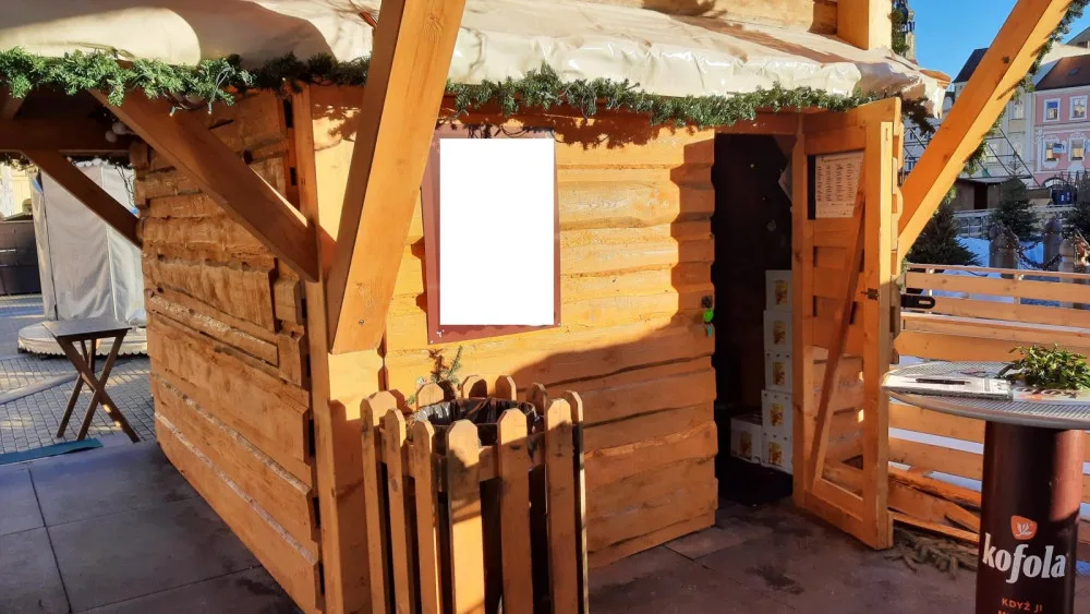 Zloděj vykradl adventní stánek na budějckém náměstí