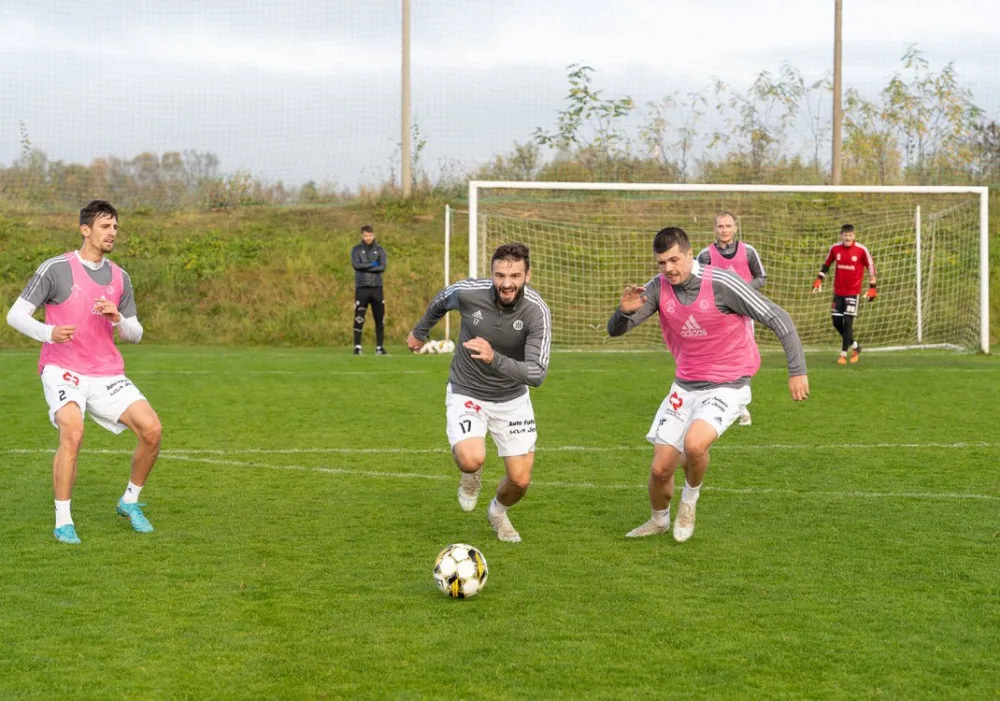 Dynamu začíná příprava. Klub získal nového záložníka