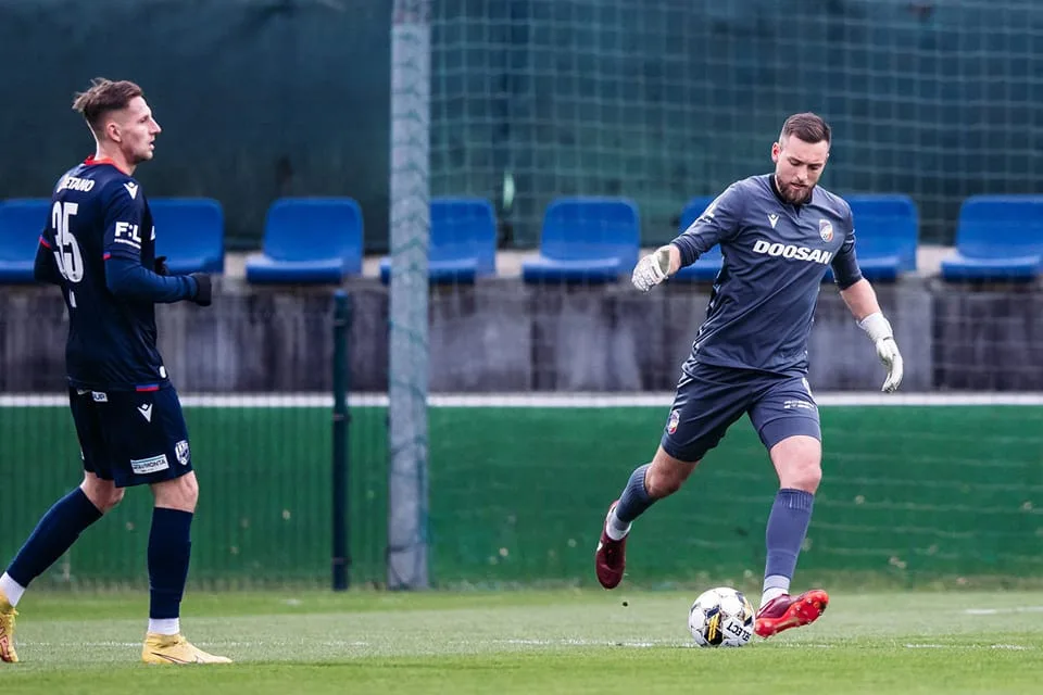 Brankáře Adama Zadražila čeká hostování v Plzni. Do Táborska míří Daniel Kerl.