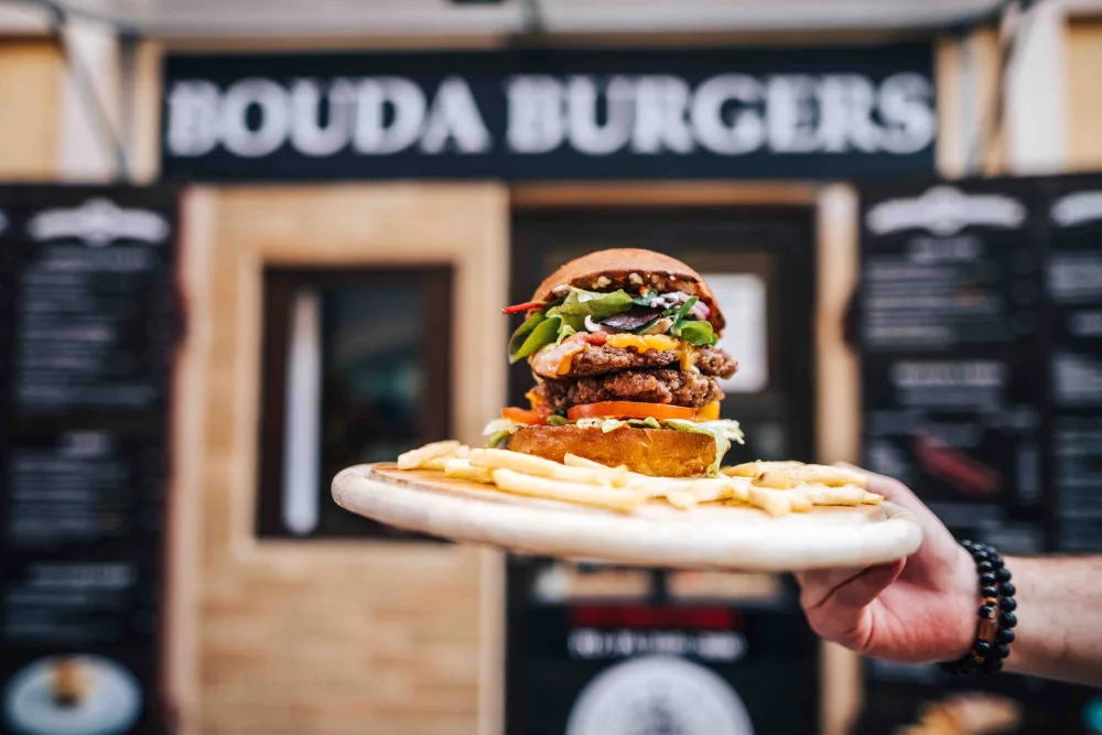 Pár šťastných náhod a dobrých rozhodnutí nás dostalo tam, kde jsme teď, říká majitel Bouda Burgers