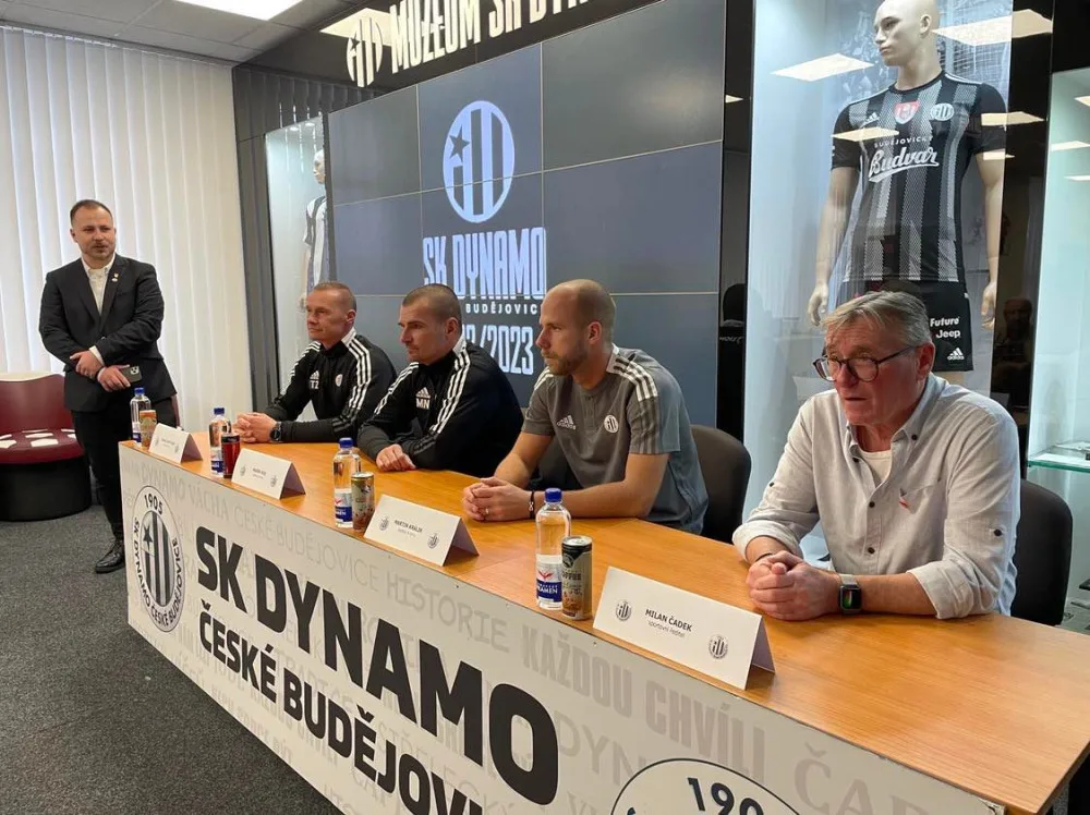 Tisková konference před jarní částí sezony.