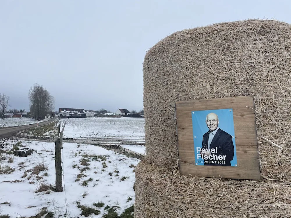 Příjezd do obce Báňovice.