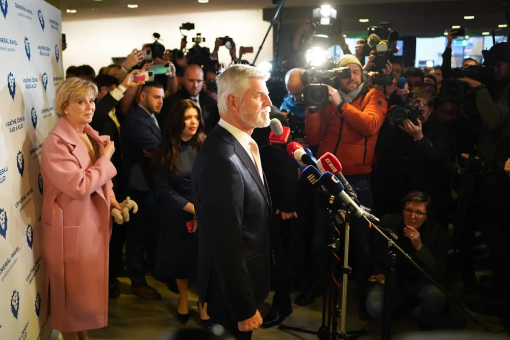 Začalo sčítání hlasů. Jméno nového prezidenta bude známé dnes odpoledne