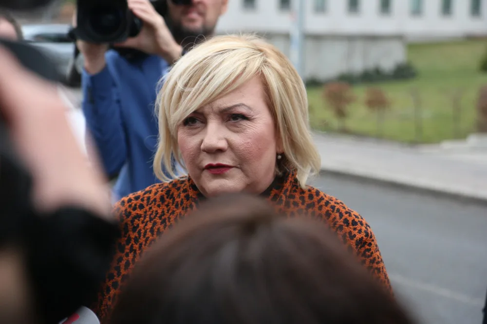 Začalo sčítání hlasů. Petr Pavel průběžně poráží Andreje Babiše