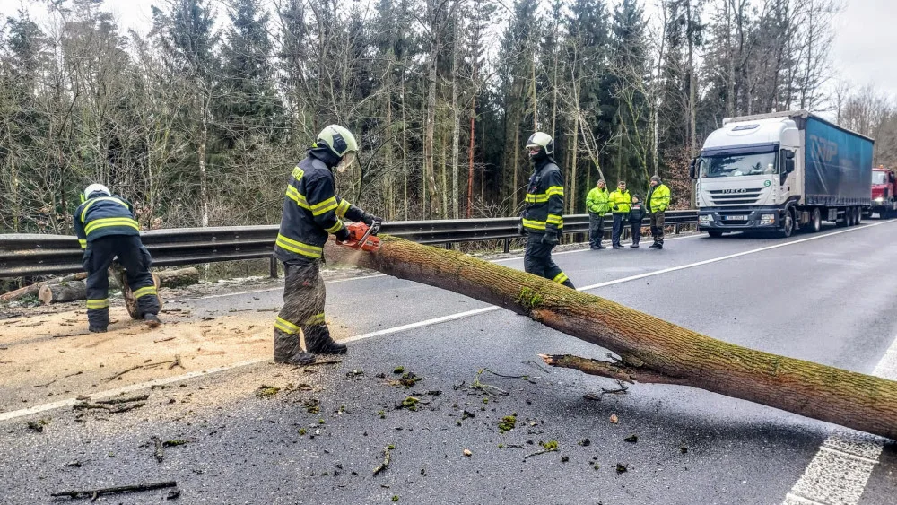 Jihočeský kraj zasáhne silný vítr, varovali meteorologové