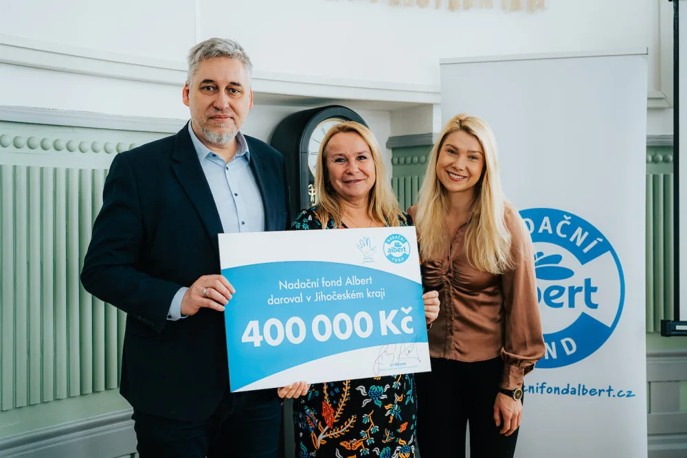 Letní tábory, tanec i terapie. Nadační fond Albert rozdělil 400 tisíc korun dětem a mladým v kraji