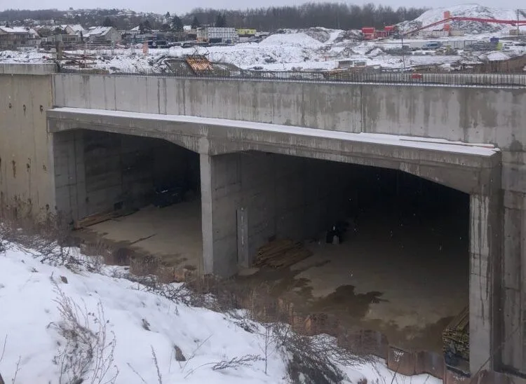 Jak pokračuje stavba tunelu Pohůrka? Betonují se stěny i stropy, hotovo má být v roce 2024