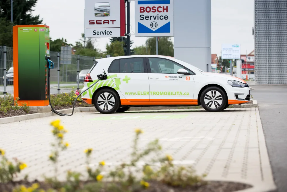 Elektromobily odebraly loni u stojanů ČEZ na jihu Čech téměř 150 tisíc kilowatthodin elektřiny