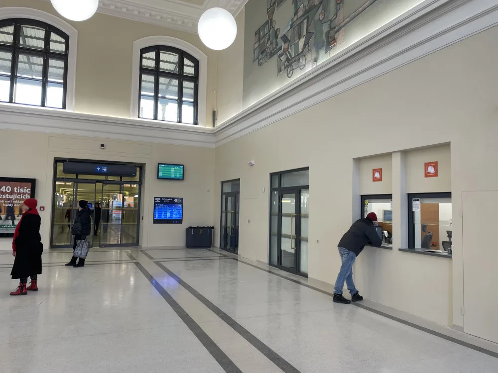 Hotovo. Příjezdová hala budějovického nádraží se po několikaměsíční rekonstrukci otevřela