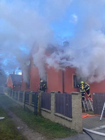 Požár poškodil dům na Jindřichohradecku. Osadní výbor chce rodině pomoci sbírkou