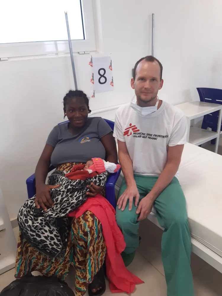 Lékař Dominik Hes v Sierra Leone.