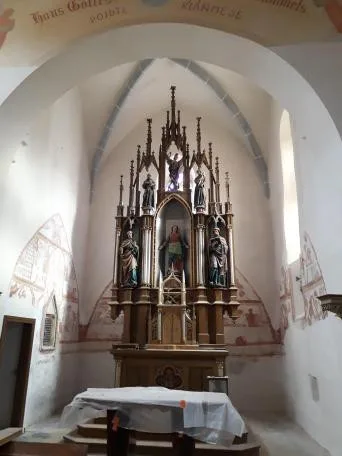Kostel sv. Petra a Pavla se hřbitovem - Strýčice