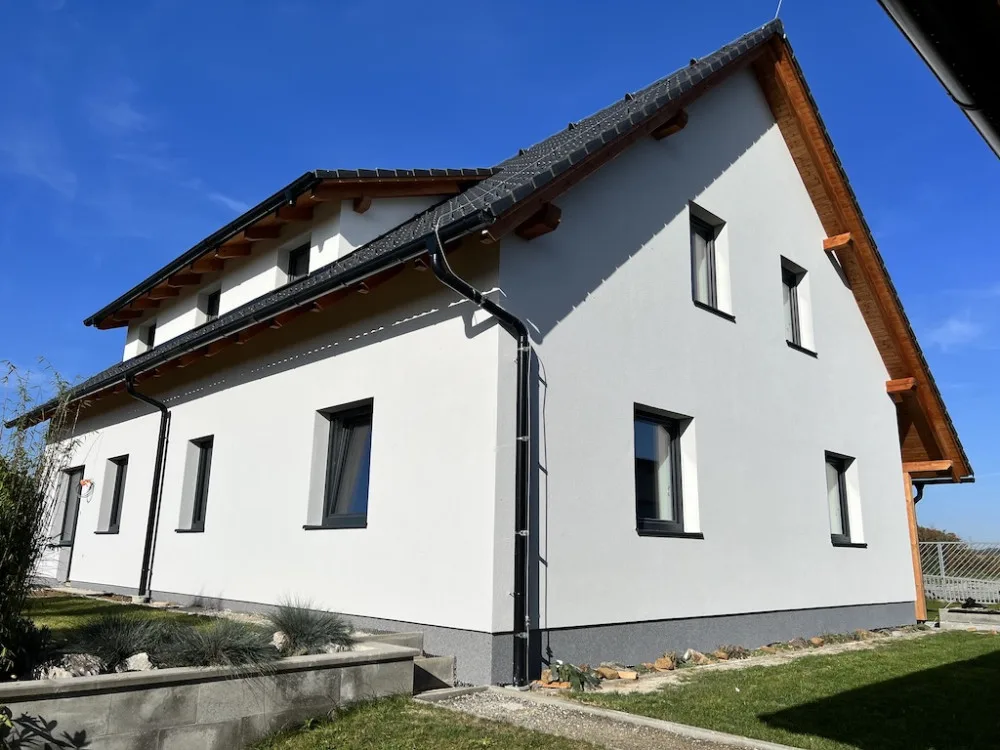 Proměníme vaši stavbu na dům, říká Jakub Kučera z rodinné firmy Fasom, která se zabývá fasádami a omítkami