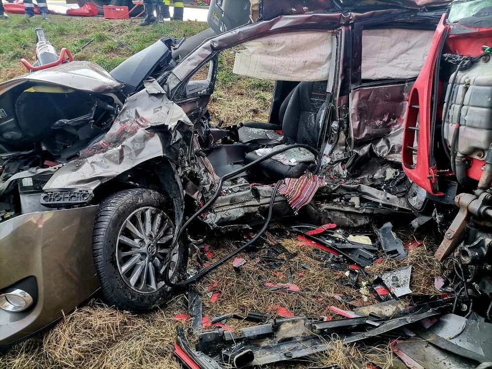 Řidička vjela přímo před rozjetý nákladní automobil, střet nepřežila