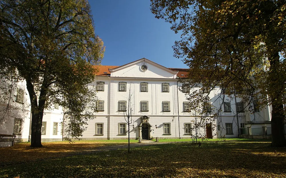 Zámek v Opařanech, v němž sídlí psychiatrická nemocnice, se otevře pro veřejnost
