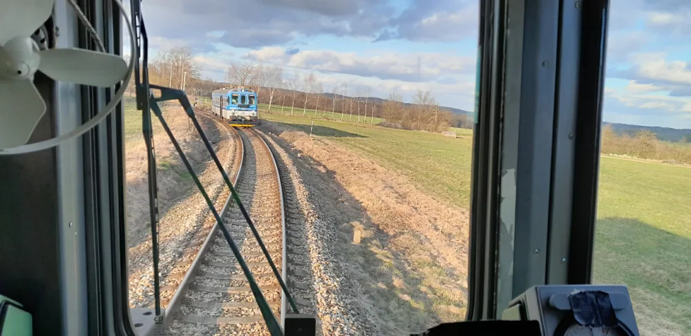 Na Písecku vyjely proti sobě dva vlaky. Soupravy zastavily jen pár desítek metrů od sebe