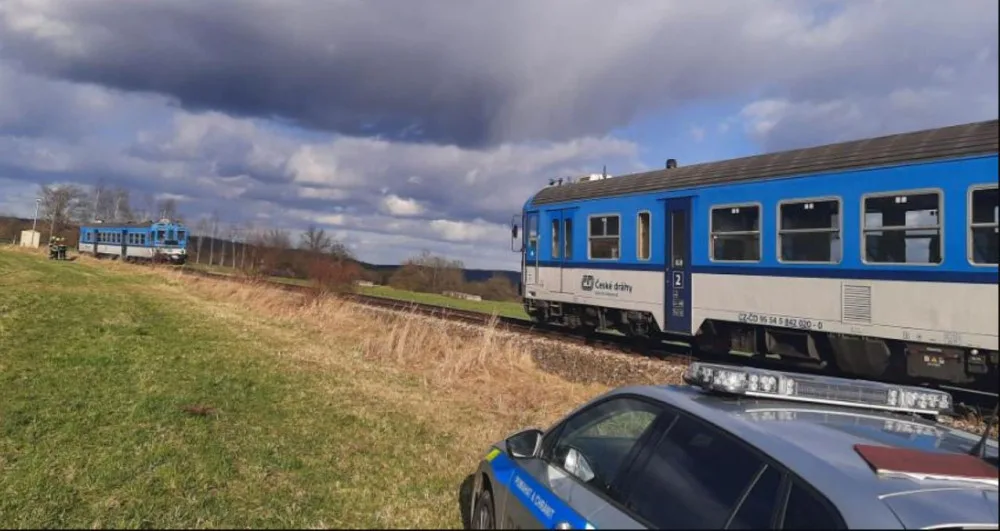Na Písecku vyjely proti sobě dva vlaky. Soupravy zastavily jen pár desítek metrů od sebe