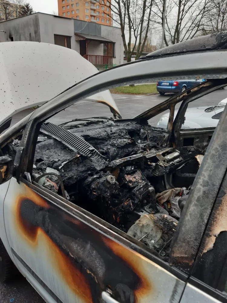 Další požár automobilu na Pražském sídlišti v Budějovicích. Příčina zatím není jasná