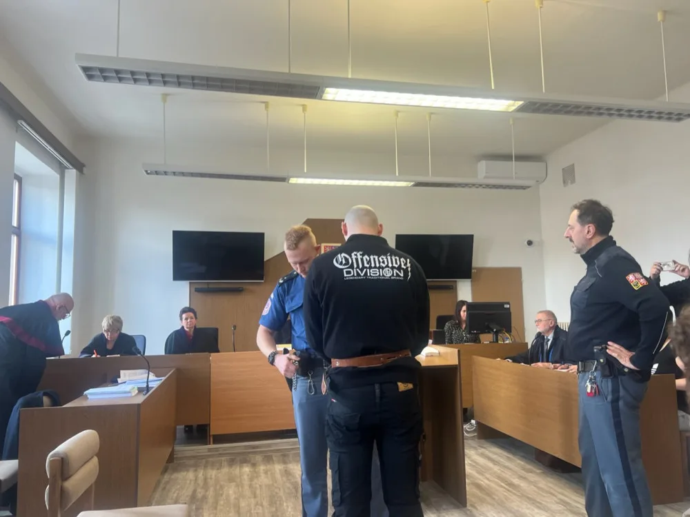 Pachatele deset let staré vraždy poslal soud na 13 a 10 let vězení