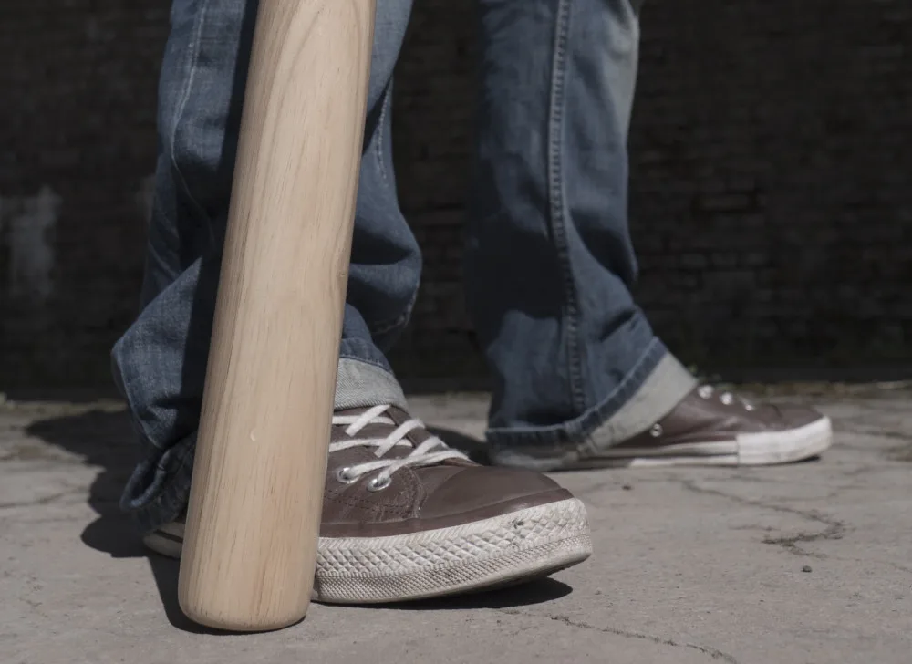 Svého známého praštil do hlavy zamykací pákou. Pak ho mlátil baseballkou