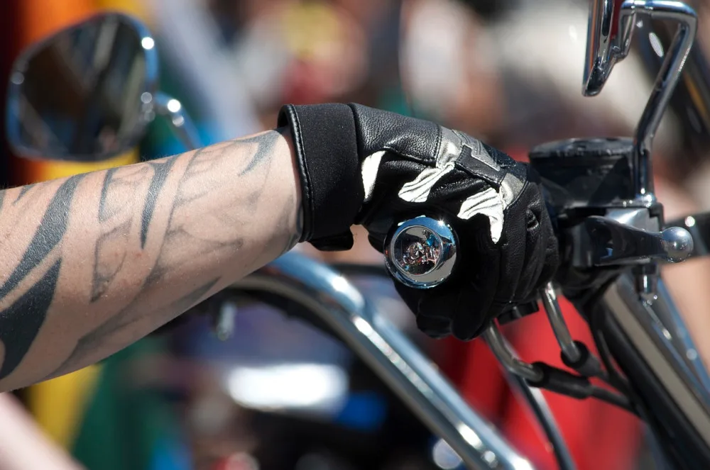 Začíná motorkářská sezona. Policie radí, jak na bezpečnou jízdu a zve na společnou vyjížďku