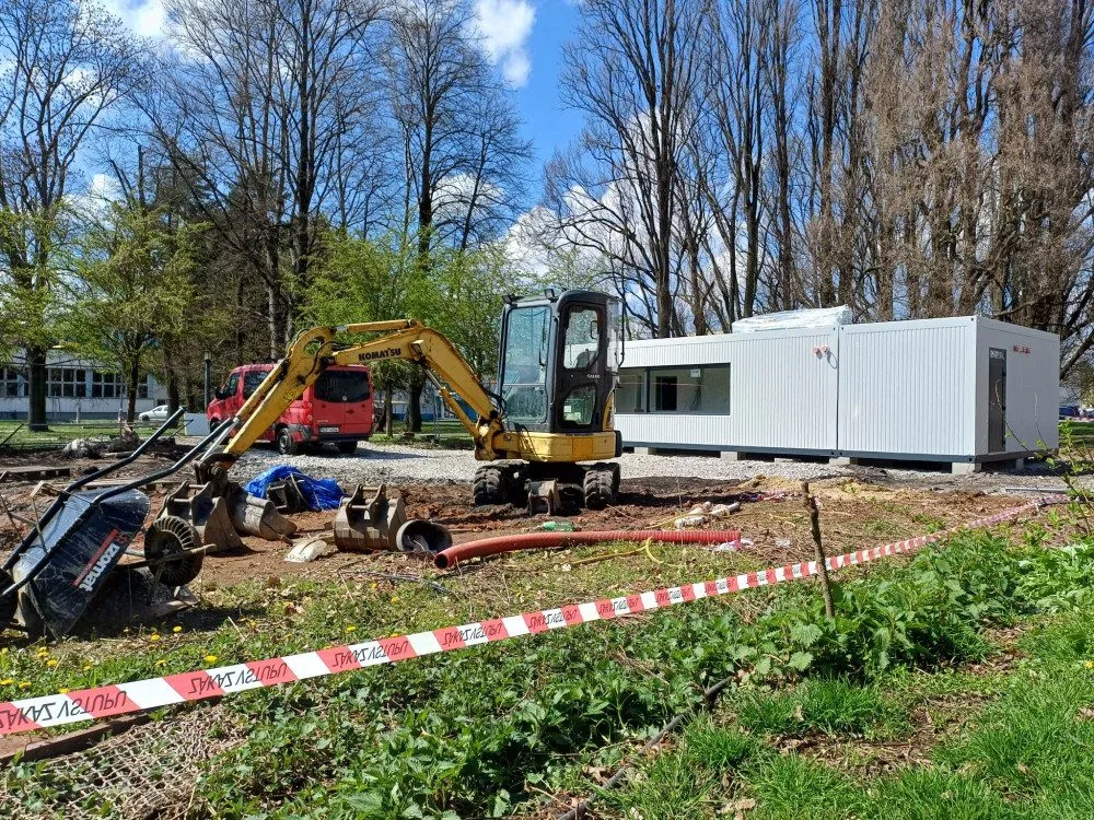 V centru Budějc instalují novou kavárnu, fungovat bude od léta