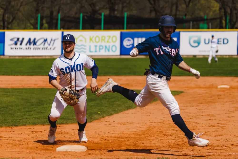 Sokol vybojoval bod v sérii s  Třebíč Nuclears  v nastavení posledního utkání a v baseballové Extralize drží třetí místo
