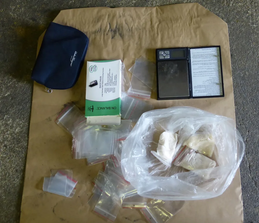 Policie zatkla dealera pervitinu. Drogu míchal s kloubní výživou