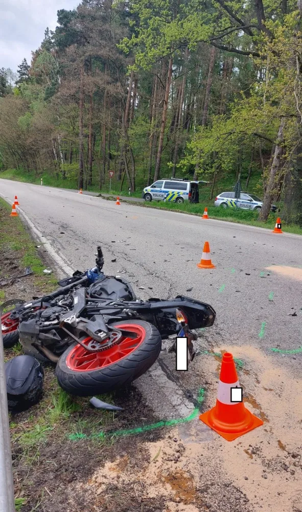 Na Českobudějovicku zemřel po srážce s traktorem řidič motorky
