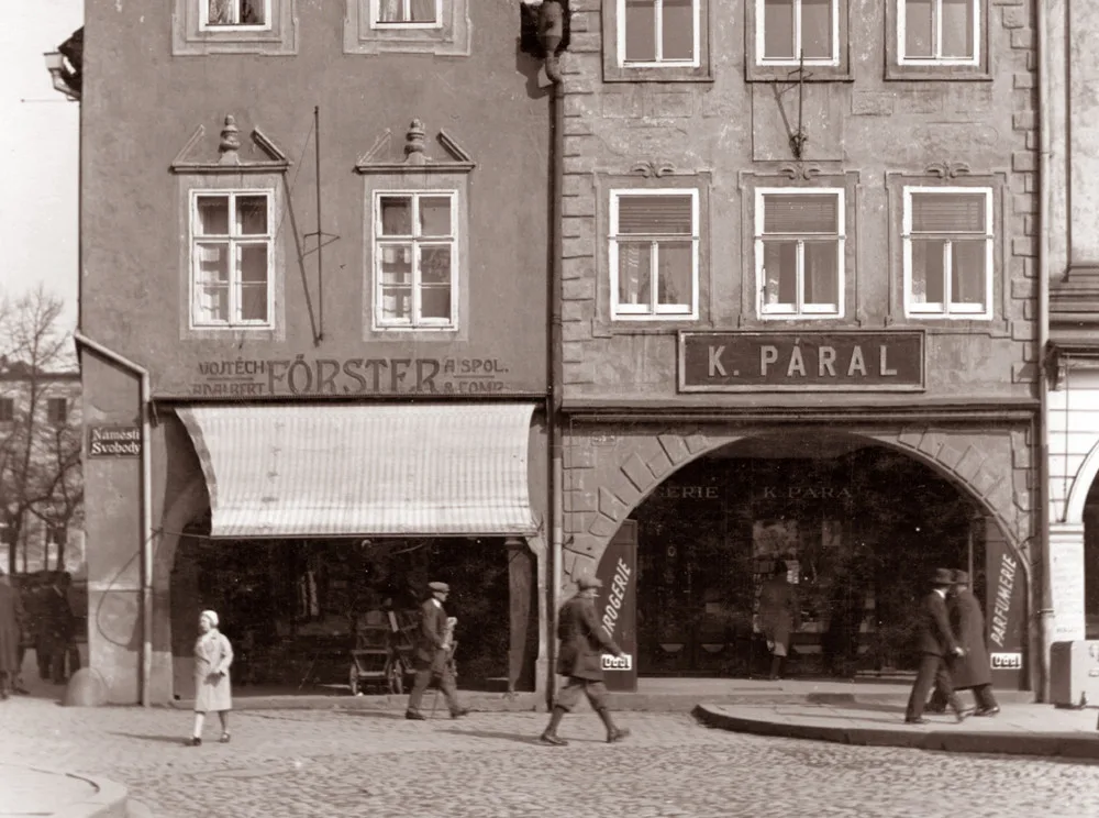 Páralův dům na náměstí 19 v roce 1930.