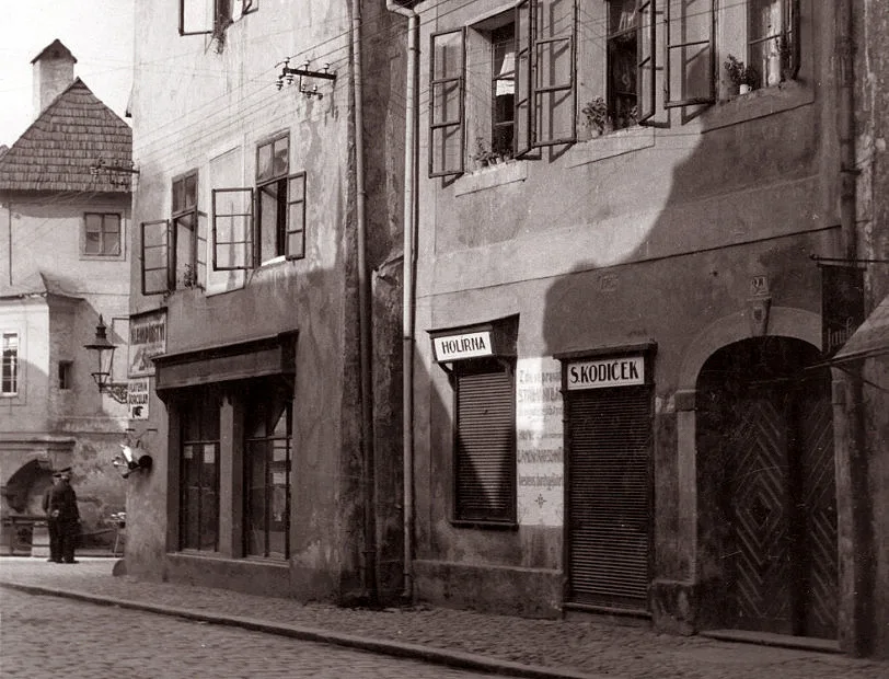 Pohled na západní stranu České směrem k Hroznové po roce 1930.