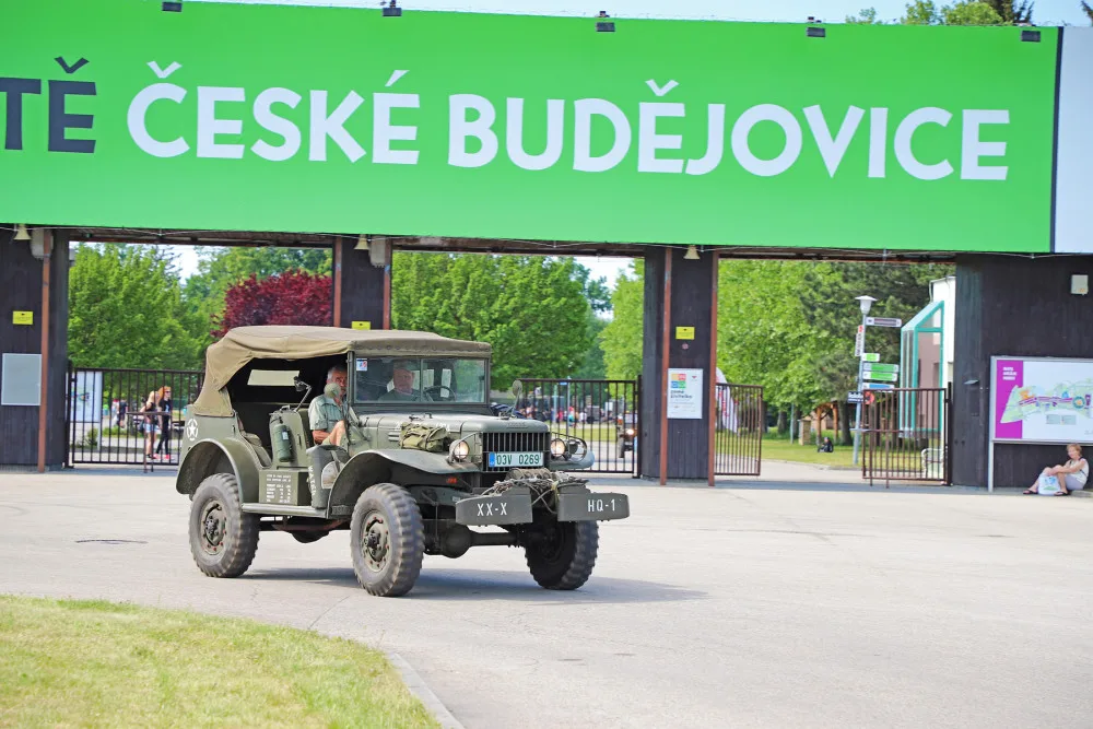 Den s armádou představí moderní i historickou vojenskou techniku, promluví ředitel památníku Lidice a vystoupí vojenský soubor Ondráš ve svém kompletním složení
