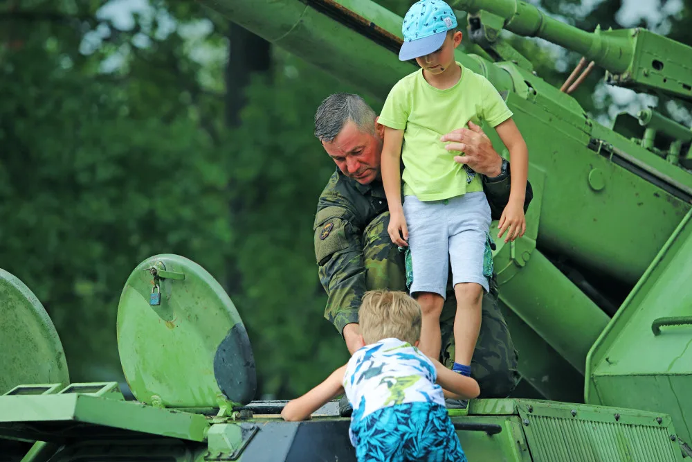 Den s armádou představí moderní i historickou vojenskou techniku, promluví ředitel památníku Lidice a vystoupí vojenský soubor Ondráš ve svém kompletním složení