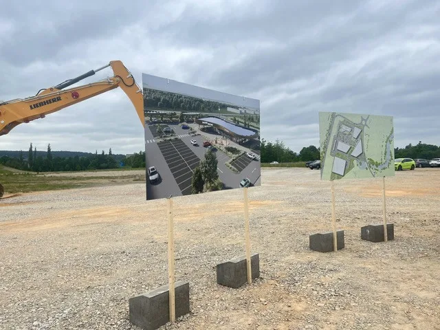 U Plané vzniká první dobíjecí hub pro elektroauta. Hotový bude na konci příštího roku