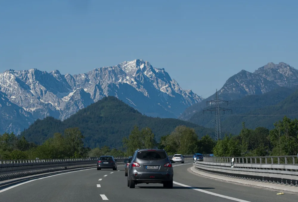 Poplatky za dálnice zdražily ve dvou sousedních státech