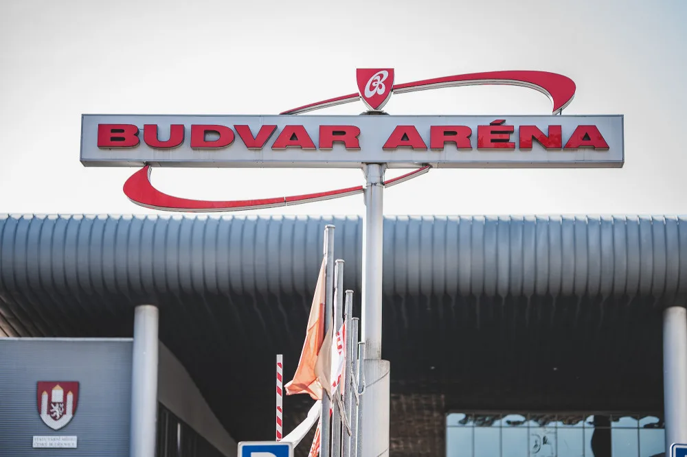 Budějce nabízí provoz dvou občerstvení. Jedno je v Budvar aréně, druhé u Malého jezu