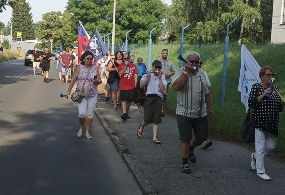 Strakonicemi prošel protestní pochod odborářů. Nesouhlasí s podobou vládního konsolidačního balíčku.