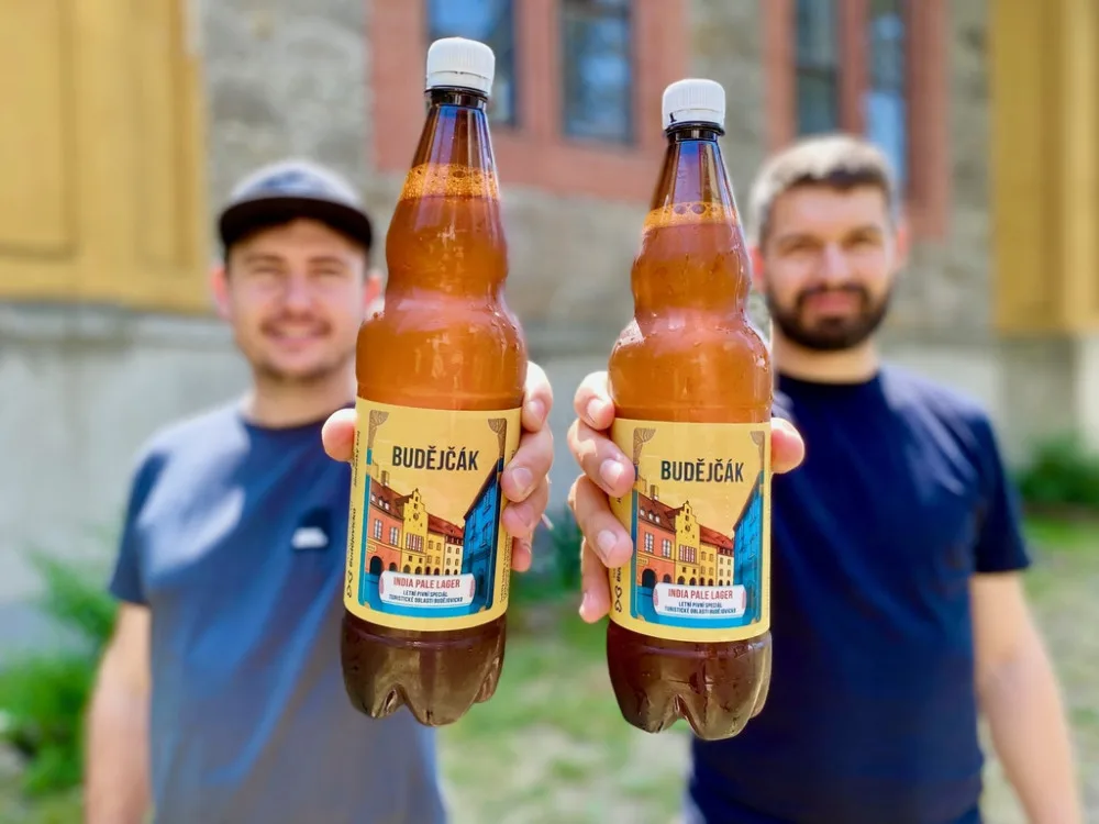 Budějčák je na světě. Pivo na podporu cestovního ruchu už je v lahvích