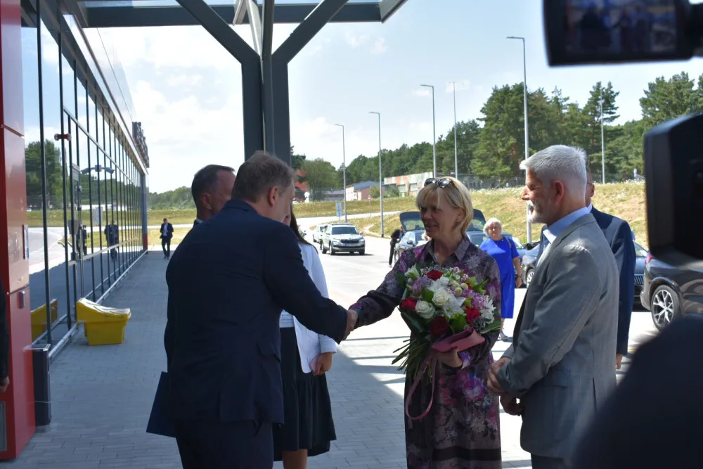 Prezident Petr Pavel na návštěvě Jihočeského kraje. Prohlédl si letiště a Hardthmutovu vilu