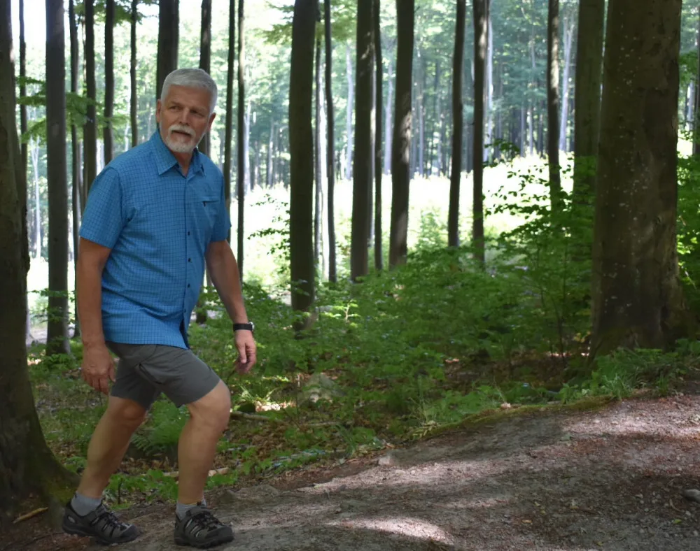 Prezident Petr Pavel při výšlapu vrcholu Kleť. Foto: Jakub Bartoš