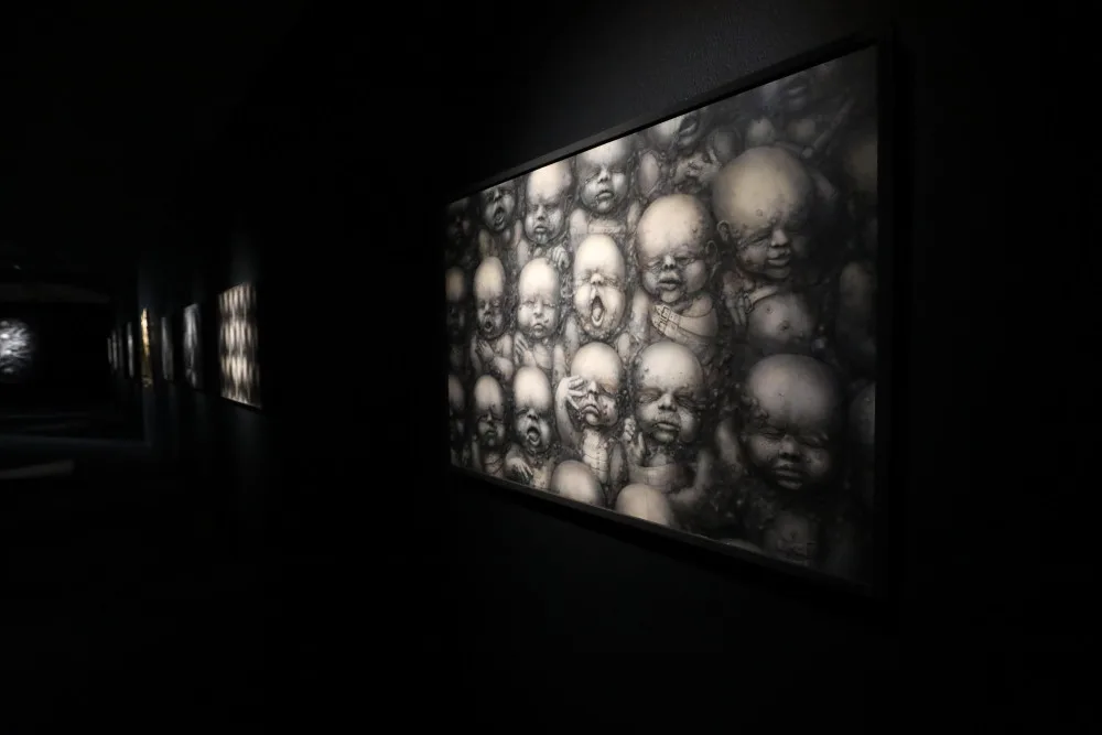 Alšova jihočeská galerie představuje na Hluboké tvorbu HR Gigera, autora Vetřelce.