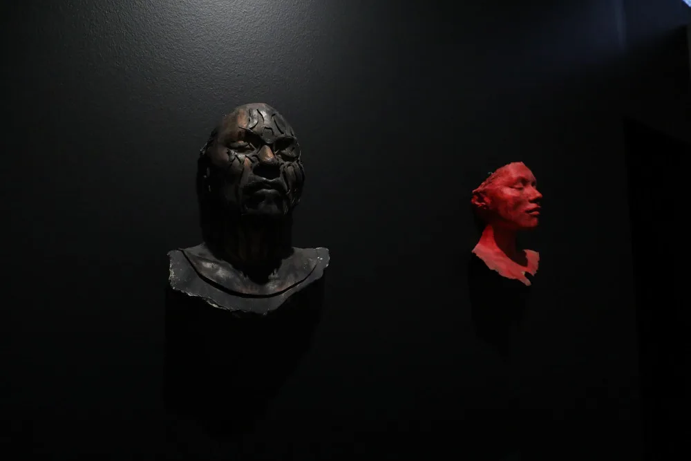 Alšova jihočeská galerie představuje na Hluboké tvorbu HR Gigera, autora Vetřelce.