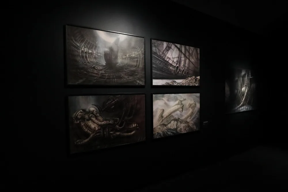 Alšova jihočeská galerie představuje na Hluboké tvorbu HR Gigera, autora Vetřelce.