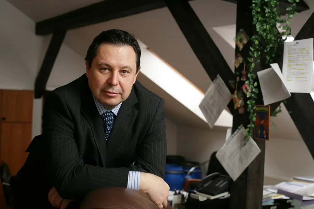KOMENTÁŘ: Stačí pár minut a neštěstí je na světě. Zodpovědný chovatel psa v zavřeném autě nenechá