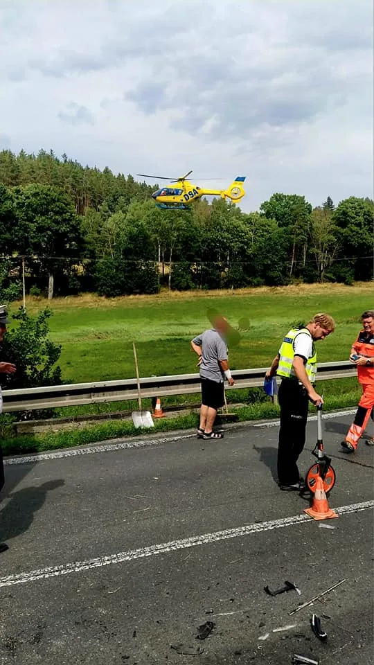 Vážná dopravní nehoda uzavřela silnici mezi Hněvkovem a Němčicemi na Strakonicku
