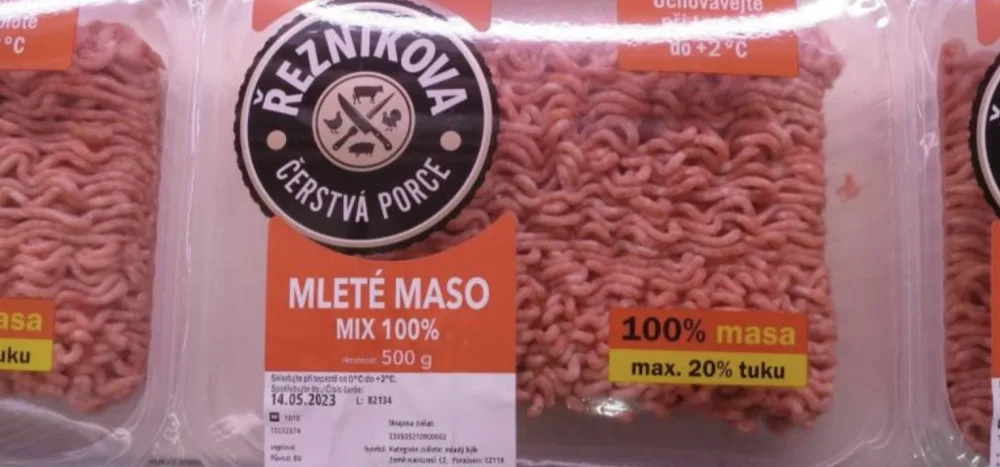 Inspekce odhalila šizené mleté maso na jihu Čech. Testem neprošel výrobek z Lidlu i Billy.