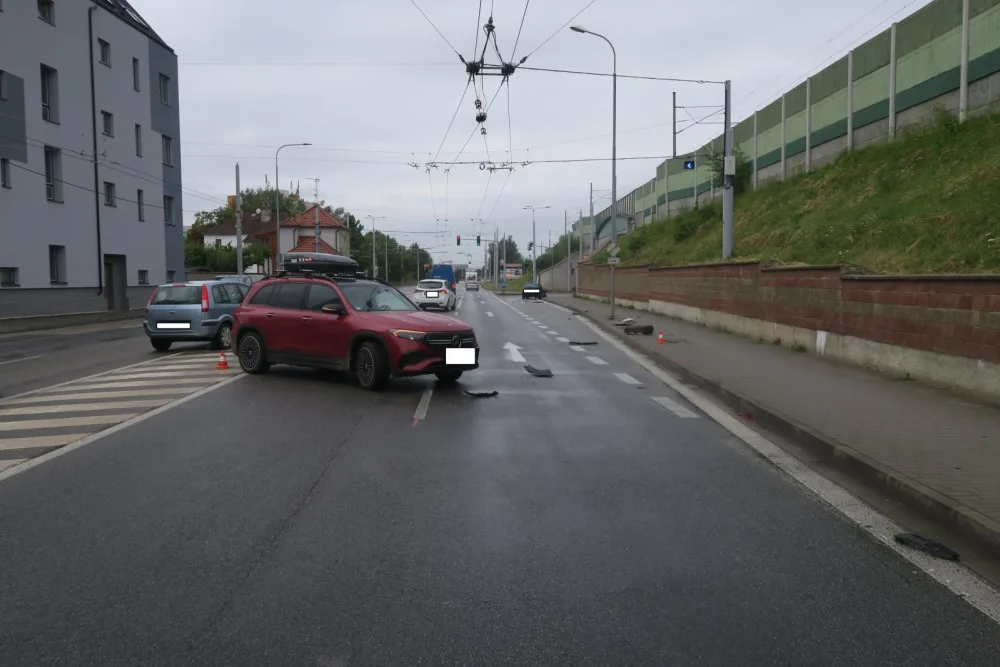 Opilý cizinec způsobil nehodu v dopravní špičce. Z místa odešel