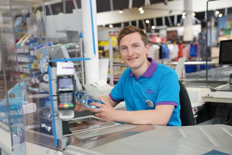 Tesco nabízí mladým širokou škálu uplatnění. Studenti vysokých a středních škol se mohou hlásit do absolventských programů