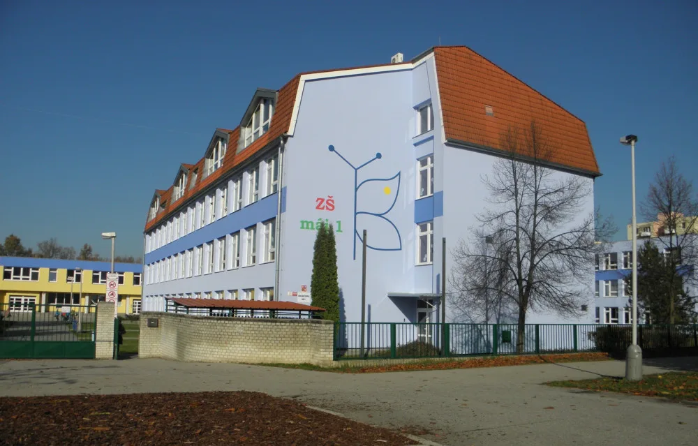 ZŠ Máj na stejnojmenném sídlišti v Českých Budějovicích.